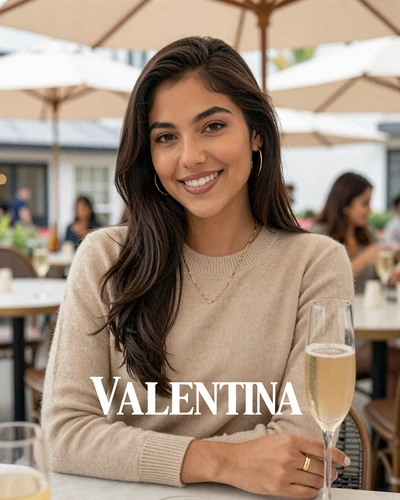 Valentina, verified LuxyMeet member at a Highland Park Village cafe terrace